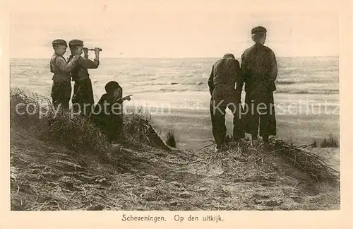 AK / Ansichtskarte  Scheveningen_NL Op den uitkijk 