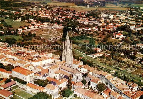 AK / Ansichtskarte Saintes_17 Vue generale aerienne sur lEglise Saint Eutrope Les arenes gallo romaines 