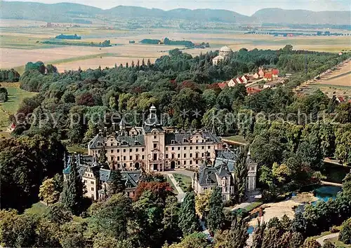 AK / Ansichtskarte  Bueckeburg Schloss Bueckeburg mit Mausoleum und Wesergebirge Fliegeraufnahme Bueckeburg