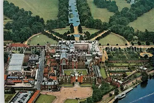 AK / Ansichtskarte  Middlesex Hampton Court Palace Air view 