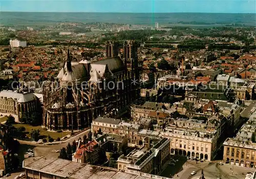 AK / Ansichtskarte Reims_51 Vue generale aerienne sur la Cathedrale et la Place Royale 