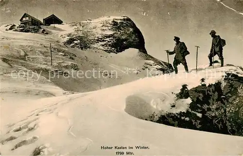 AK / Ansichtskarte Hoher_Kasten_Hohenkasten_1799m_IR im Winter Bergsteiger Berghuette Appenzeller Alpen 