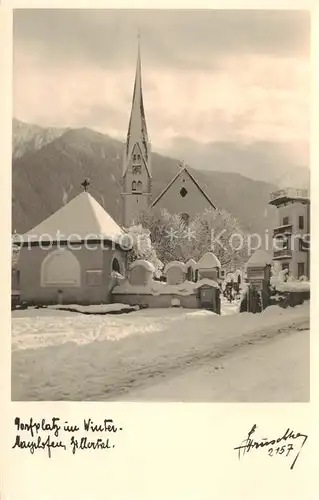 AK / Ansichtskarte 73797333 Mayrhofen_Zillertal_AT Dorfplatz mit Kirche im Winter 