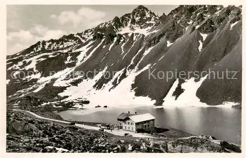 AK / Ansichtskarte Flueela Hospitz_2389m_Flueelapass_GR mit Schottensee und Flueela Schwarzhorn 