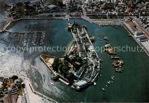 AK / Ansichtskarte Concarneau_29_Finistere La Ville Close et les quais Vue aerienne 