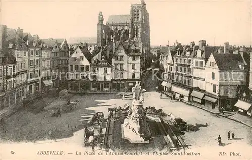AK / Ansichtskarte 13798597 Abbeville_80_Somme La Place de lAmiral Gourbet et lEglise Saint Vulfran 
