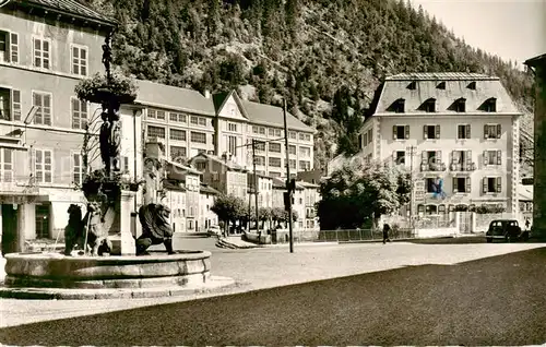 AK / Ansichtskarte Morez Place Henri Lissac Hotel de la Poste et Ecole Nationale d Optique Morez