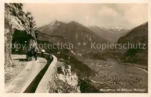 AK / Ansichtskarte Bruenig_BE Bruenigstrasse mit Blick auf Meiringen Pferdekutsche Bruenig_BE