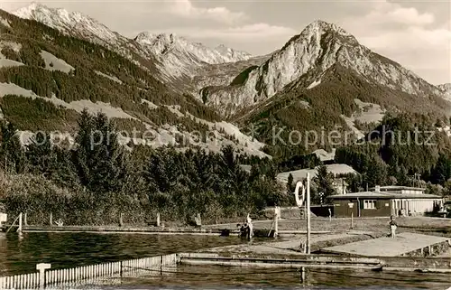 AK / Ansichtskarte  Fischen_Allgaeu Schwimmbad mit Entschenkopf Nebelhorn und Rubihorn Fischen Allgaeu