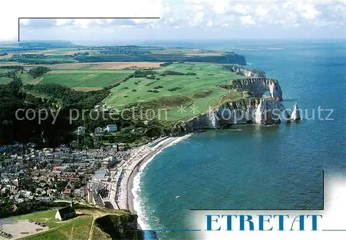 AK / Ansichtskarte Etretat_76 Vue generale aerienne Falaise d Amont Plage et la station Aiguille 