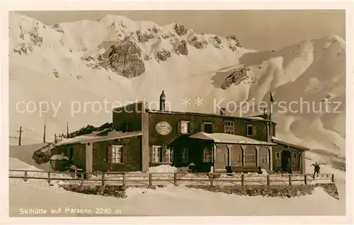 AK / Ansichtskarte Parsenn Skihuette Winterlandschaft Alpen Parsenn