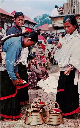 AK / Ansichtskarte  Kathmandu_Nepal Typical women preparing for worship 