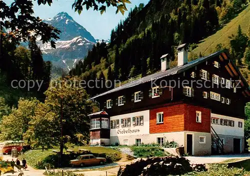 AK / Ansichtskarte 73803657 Hinterstein_Bad_Hindelang Giebelhaus mit Wiedemer und Allgaeuer Alpen Hinterstein_Bad_Hindelang