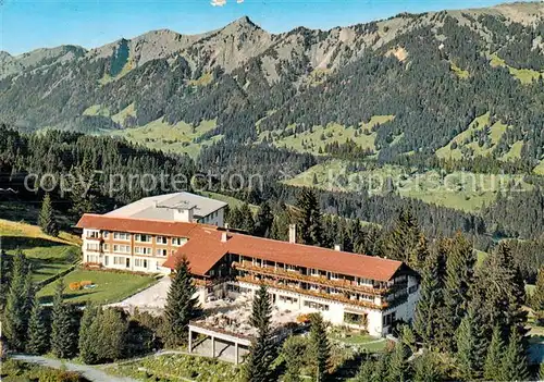 AK / Ansichtskarte  Sonthofen__Oberallgaeu Kur und Sporthotel Allgaeuer Berghof Fliegeraufnahme 