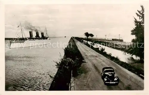 AK / Ansichtskarte 73804549 Suez_Canal_de_Egypt Hochseedampfer Automobil 