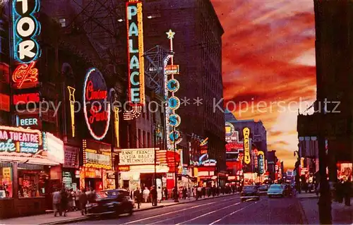 AK / Ansichtskarte  Montreal_Quebec Ste Catherine at night looking West Montreal Quebec