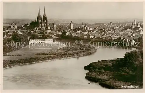 AK / Ansichtskarte 73804957 Regensburg Panorama mit Kirche Regensburg