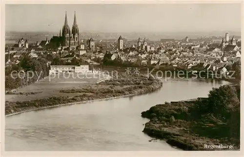 AK / Ansichtskarte  Regensburg Panorama mit Kirche Regensburg