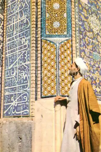 AK / Ansichtskarte  Esfahan_Iran Mosque Tcharbagh with a Mullah 