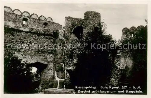 AK / Ansichtskarte 73805503 Riesengebirge_Boehmischer_Teil Burg Kynast Burghof mit Hungerturm und Staupsaeule 
