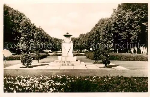 AK / Ansichtskarte  Rostock Rosengarten mit VVN Ehrenmal 