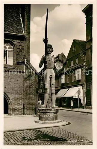 AK / Ansichtskarte  Stendal Roland Statue Stendal