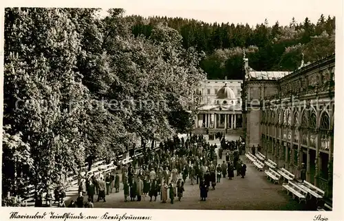 AK / Ansichtskarte  Marienbad_Tschechien_Boehmen Trinkstunde am Kreuzbrunnen Marienbad_Tschechien