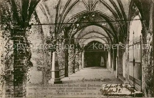 AK / Ansichtskarte  Stralsund Johannisklosterkirchenhof und Denkmal 