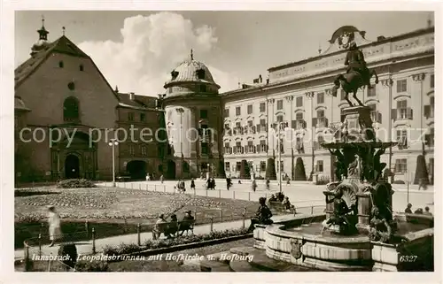 AK / Ansichtskarte  Innsbruck_Tirol_AT Leopoldsbrunnen mit Hofkirche und Hofburg 