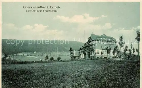 AK / Ansichtskarte  Oberwiesenthal_Erzgebirge Sporthotel und Fichtelberg Oberwiesenthal Erzgebirge