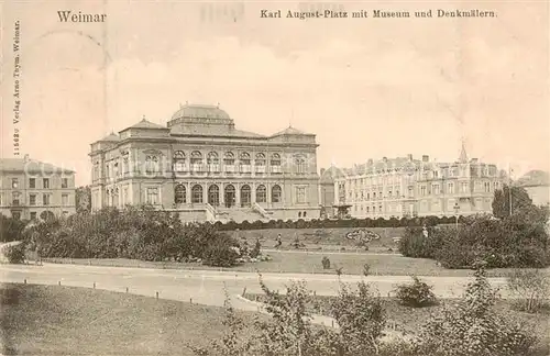 AK / Ansichtskarte  Weimar__Thueringen Karl August Platz mit Museum und Denkmaelern 