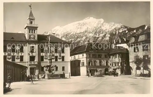 AK / Ansichtskarte  Bad_Reichenhall Rathausplatz mit dem Hochstaufen Bad_Reichenhall