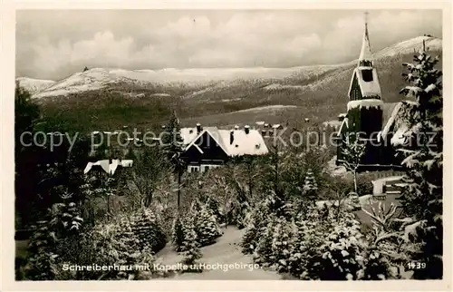 AK / Ansichtskarte  Schreiberhau_Szklarska_Poreba_Riesengebirge_PL Ortsansicht mit Kapelle und Hochgebirge im Winter 