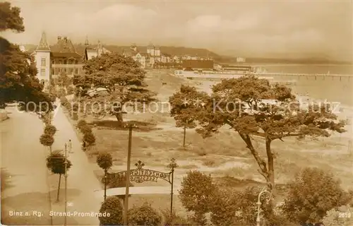 AK / Ansichtskarte  Binz_Ruegen Strand Promenade Binz_Ruegen