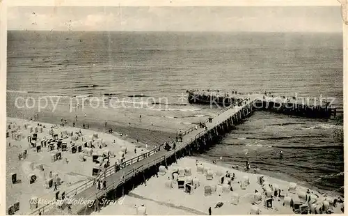 AK / Ansichtskarte 73809459 Kolberg__Ostseebad_Kolobrzeg_PL Strand Seebruecke 