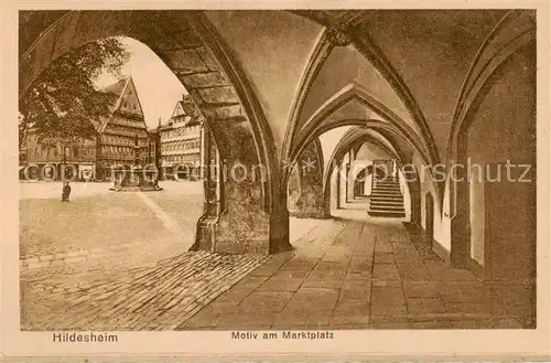 AK / Ansichtskarte  Hildesheim Motiv am Marktplatz Hildesheim