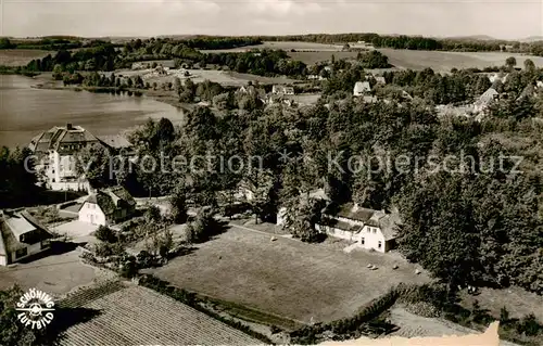 AK / Ansichtskarte  Eutin Seeschloss und Wiesenhof am Kellersee Naturpark Holsteinische Schweiz Eutin