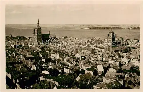 AK / Ansichtskarte  Stralsund Blick ueber die Altstadt auf Ruegens Kueste 