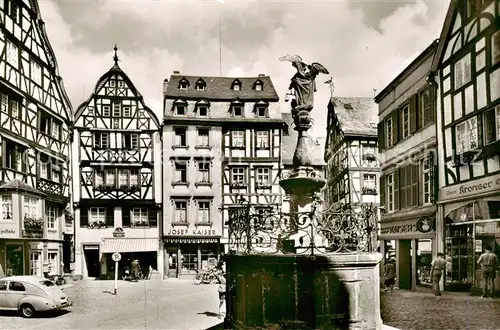 AK / Ansichtskarte  Bernkastel-Kues_Berncastel Marktplatz Brunnen 