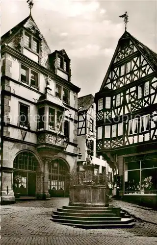 AK / Ansichtskarte  Bernkastel-Kues_Berncastel Rathaus mit St Michael Brunnen 