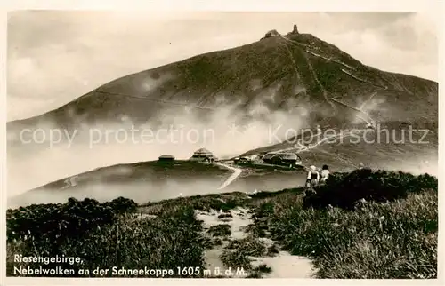 AK / Ansichtskarte  Riesengebirge_Schlesischer_Teil Nebelwolken an der Schneekoppe mit Schlesierhaus und Riesenbaude 