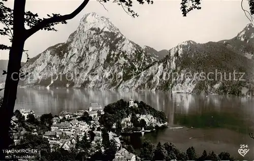 AK / Ansichtskarte  Traunkirchen_AT Panorama Blick ueber den Traunsee gegen Traunstein 