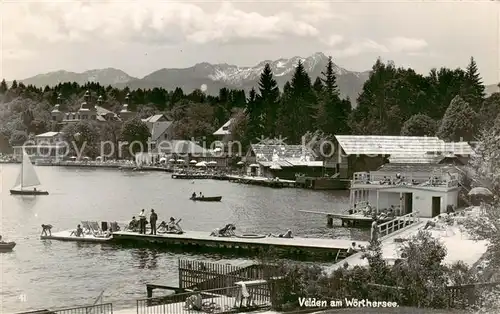 AK / Ansichtskarte 73810972 Velden__Woerthersee_AT Badesteg Blick gegen die Alpen 