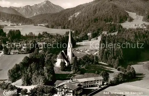 AK / Ansichtskarte  Bad_Wiessee Ortsansicht mit Kirche Blick zum Kampen Tegernseer Berge Bad_Wiessee