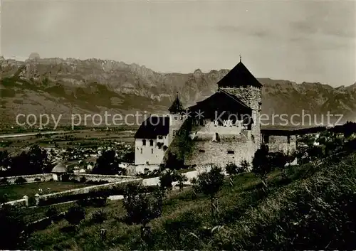 AK / Ansichtskarte  Liechtenstein_Fuerstentum Schloss Vaduz mit Kreuzbergen 