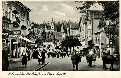 AK / Ansichtskarte 73811511 Hahnenklee-Bockswiese_Harz Dorfstrasse mit Damenkapelle Hahnenklee-Bockswiese