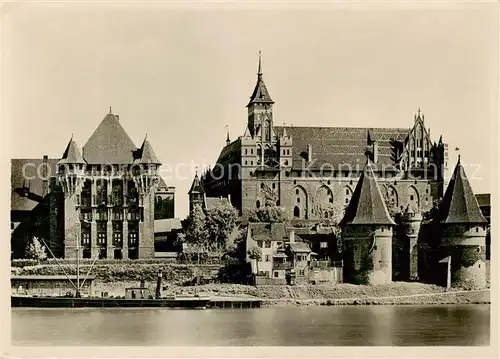 AK / Ansichtskarte 73811632 Marienburg__Westpreussen_Malbork Schloss des Deutschen Ritterordens an der Weichsel 