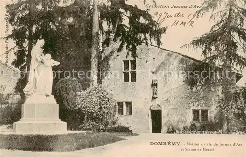 AK / Ansichtskarte Domremy_55 Maison natale de Jeanne dArc et Statue de Mercie 