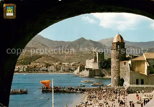 AK / Ansichtskarte Collioure_66_Pyrenees Orientales La plage Au fond lEglise Saint Vincent et le Chateau des Templiers 