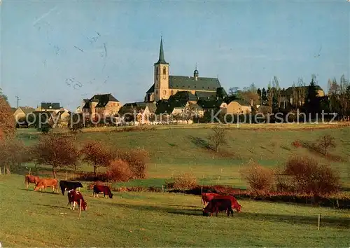 AK / Ansichtskarte 73813778 Klausen_Mosel Wallfahrtsort Ansicht mit Kirche Viehweide Klausen_Mosel